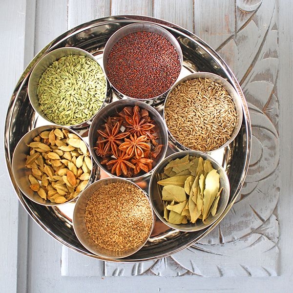 Boîte à épices indienne artisanale en métal en laiton, récipients