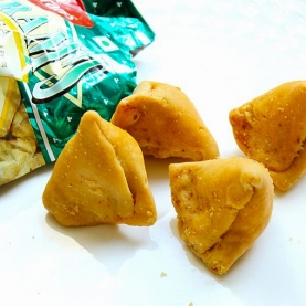 Biscuits samosas indiens