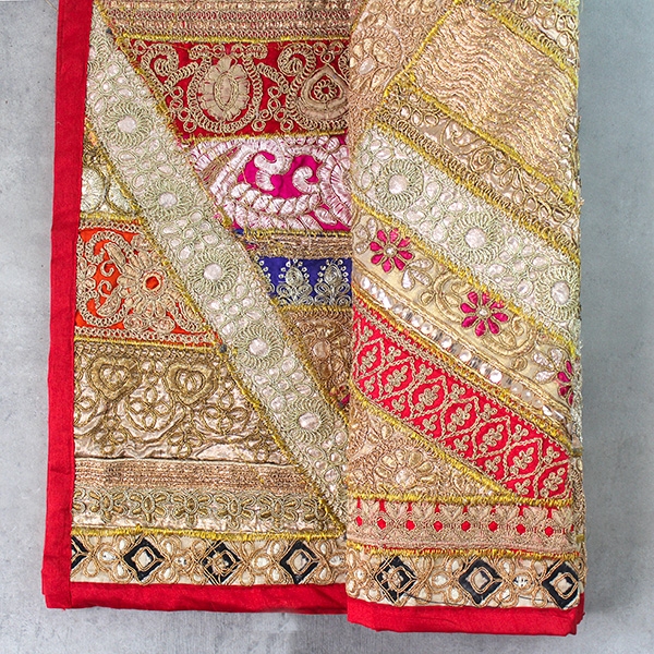 Tissu mural indien patchwork Zari rouge