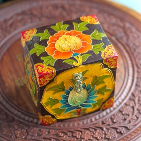 Boîte à bijoux en bois peinte à la main