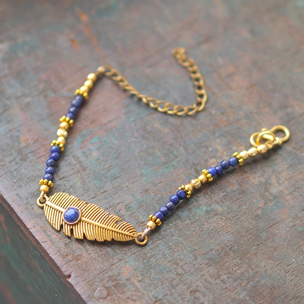 Bracelet feather and lapis lazuli stones