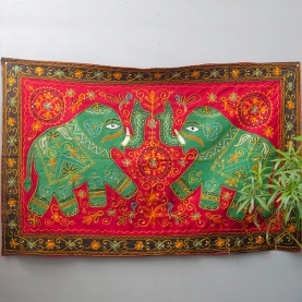 Tissu mural indien brodé en coton Eléphants verts