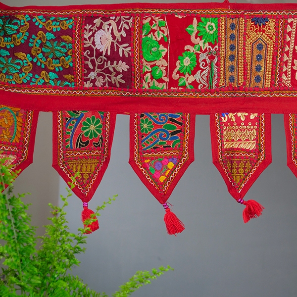 Toran décoration indienne pour porte Patchwork rouge