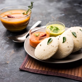 Préparation Idli galettes indiennes riz et lentilles