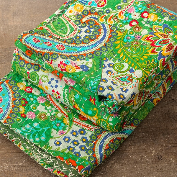 Dessus de lit indien Kantha artisanal imprimé vert