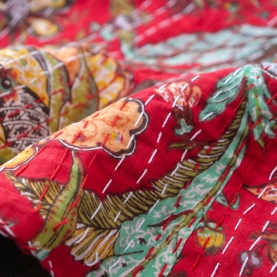 Dessus de lit indien Kantha artisanal imprimé