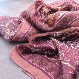 Foulard indien en soie imprimée