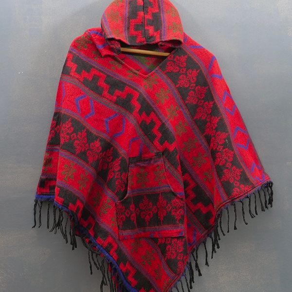 Poncho motifs népalais traditionnels rouge et noir