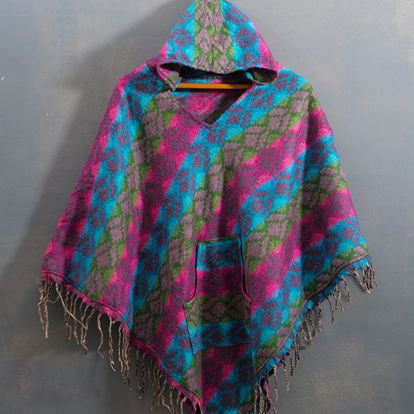 Poncho motifs népalais traditionnels rose et bleu