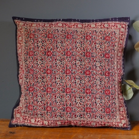 Housse de coussin indienne Kantha noir L41