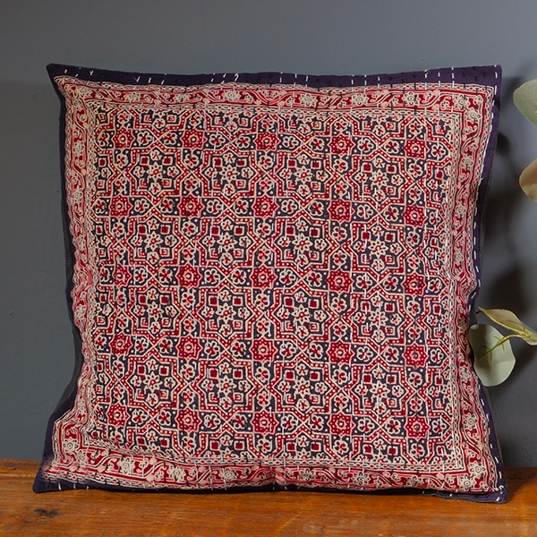 Housse de coussin indienne Kantha noir L41