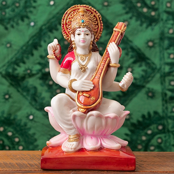 Statue déesse hindoue Saraswati pour temple