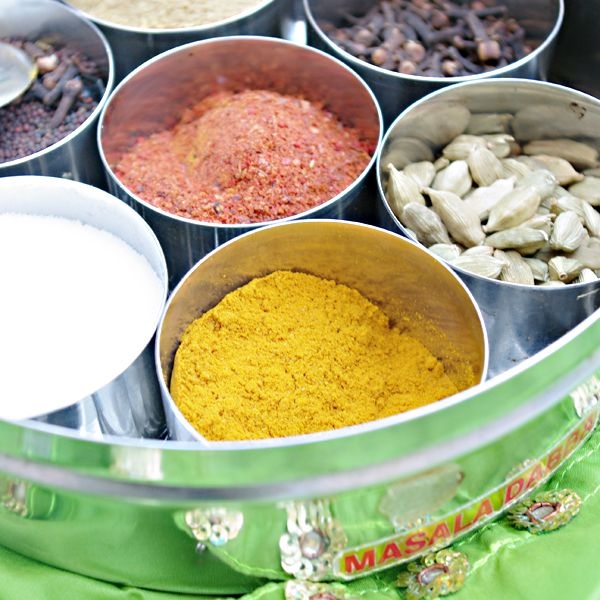 Boite à épices et épices indiennes avec réduction par Pankaj Boutique en  Ligne